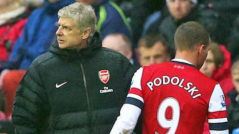 Lukas Podolski (r.) wurde vom FC Arsenal an Inter Mailand ausgeliehen