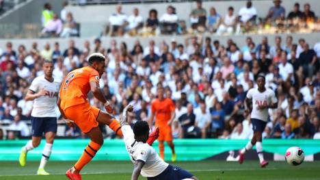 LONDON, ENGLAND - AUGUST 25: Joelinton of Newcastle United scores his team's first goal during the Premier League match between Tottenham Hotspur and Newcastle United at Tottenham Hotspur Stadium on August 25, 2019 in London, United Kingdom. (Photo by Julian Finney/Getty Images)