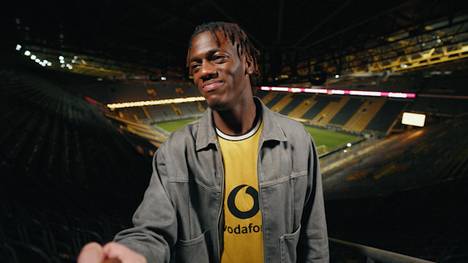Borussia Dortmund verpflichtet den Franzosen Joane Gadou. Der Innenverteidiger freut sich auf die kommende Saison und hofft, sehr erfolgreich mit dem BVB zu sein.