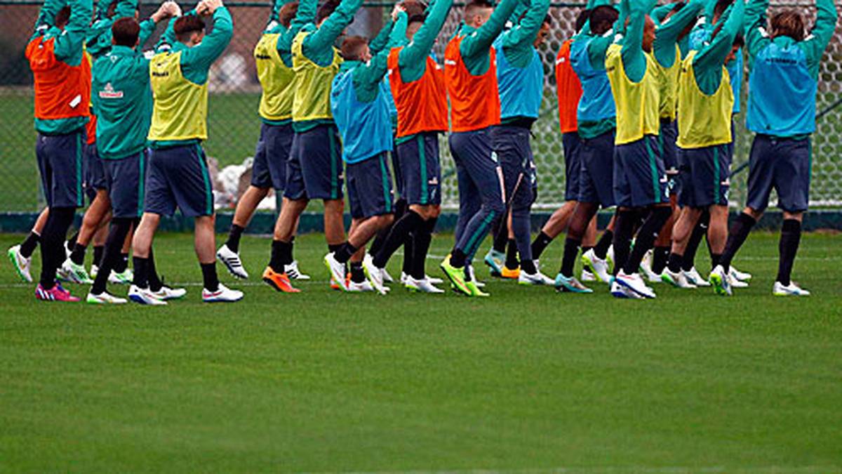 ... anschließend heißt es: Hände hoch. Bei diesem Trainingsteil geht es lockerer zu.