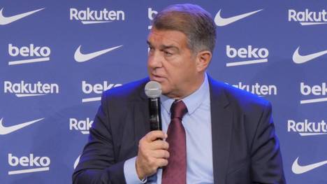 Bei Barcelona setzt man zurzeit auf Stars der Vergangenheit. Präsident Joan Laporta erklärt, dass sich Barca durchaus auch mit Messi und Iniesta beschäftigt.