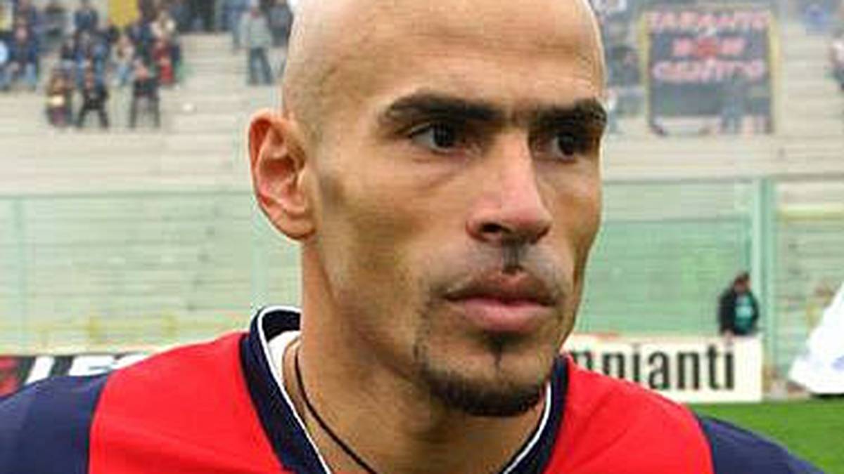 PAOLO PUPITA (AC Cesena): Pupita kam am 28. Januar 1989 mit 15 Jahren, vier Monaten und zwölf Tagen zu seinem ersten Einsatz in der italienischen Serie A und ist damit bis heute ihr jüngster Spieler. Das Spiel gegen den FC Bologna blieb bis zu seinem Karriereende auch der einzige Auftritt Pupitas in einer europäischen Topliga