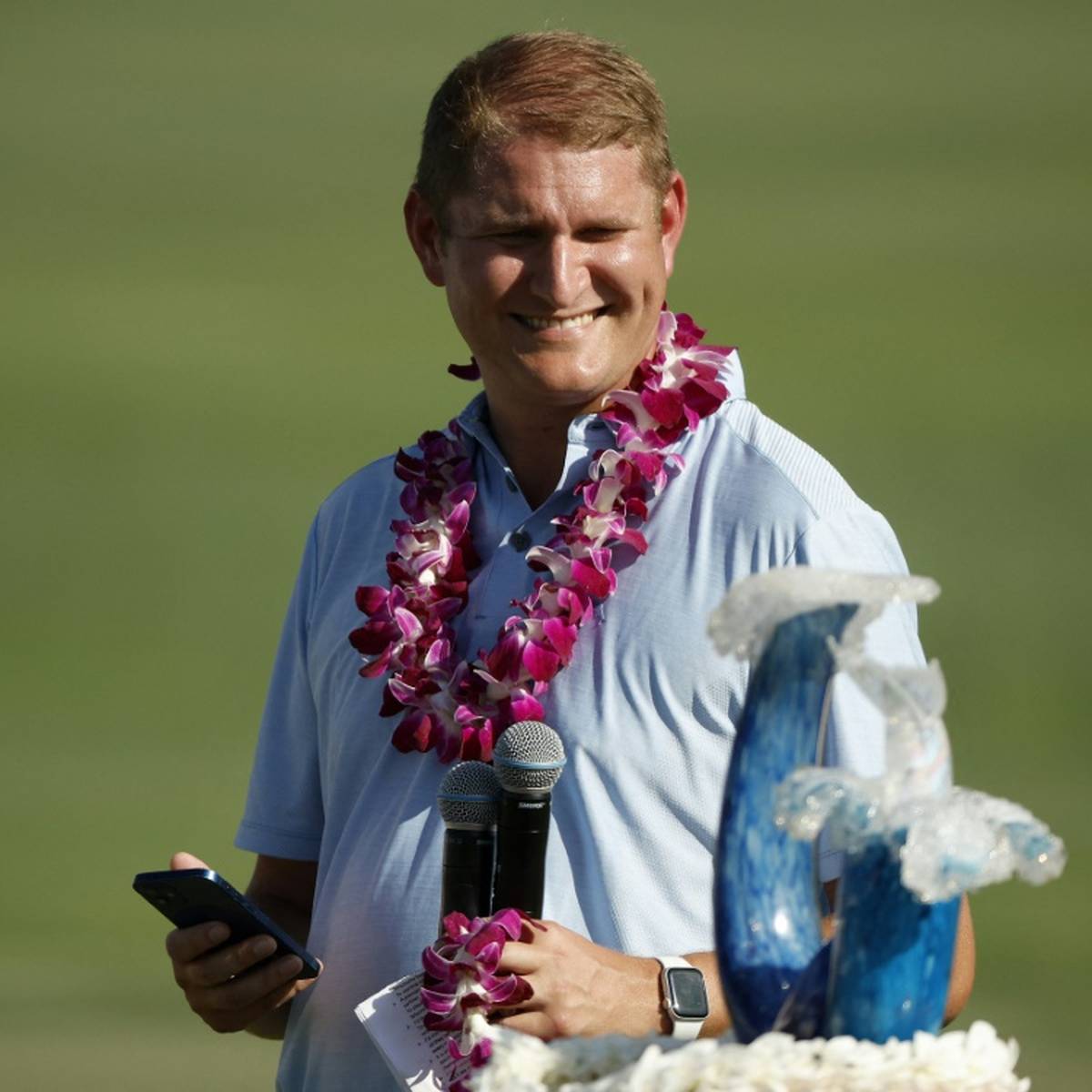 Der australische Golfprofi Cameron Smith hat beim Tournament of Champions auf Hawaii dank einer Rekordvorstellung triumphiert.