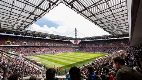 In der Frauen-Bundesliga sorgt der 1. FC Köln für einen neuen Zuschauer-Rekord. 38.265 Zuschauer sahen das Spiel gegen Eintracht Frankfurt. 