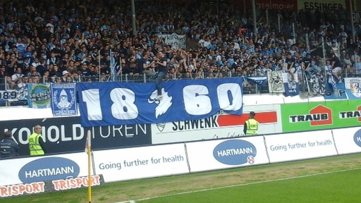 Ein anderes Bild zeigt sich in Heidenheim, wo die Löwen aus München sich gegen den Abstieg stemmen müssen. Wie man es gewohnt ist, sind die Fans zahlreich mitgereist, um ihren Klub zum Sieg zu peitschen. Es droht der Relegationsplatz oder sogar der direkte Abstieg