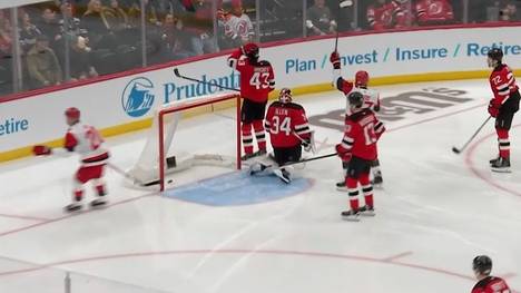 Luke Hughes von den New Jersey Devils machte in der NHL-Partie gegen die Carolina Hurricanes gleich zwei folgenschwere Fehler.