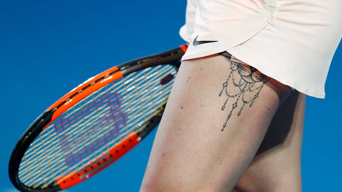 Wem gehört denn dieser tätowierte Oberschenkel?