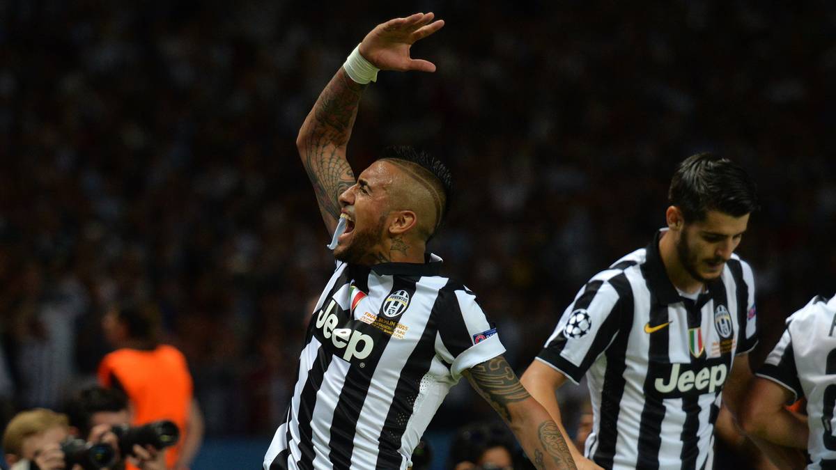 ...dem Einzug ins Finale der Champions League 2015. Dort steht Vidal (l.) von Beginn an auf dem Feld, zieht mit seinen Mannen jedoch im Berliner Olympiastadion gegen den FC Barcelona mit 1:3 den Kürzeren