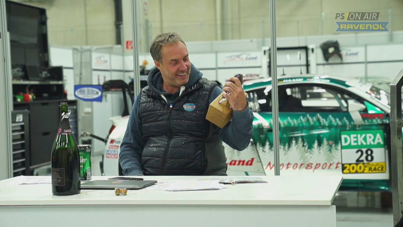 Champagner zum 3. Platz für Sport1-Kommentator