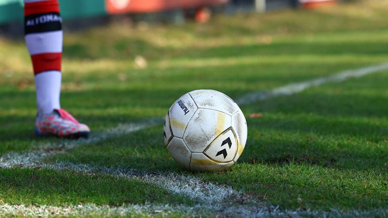 Schweigeminute für lebenden Spieler