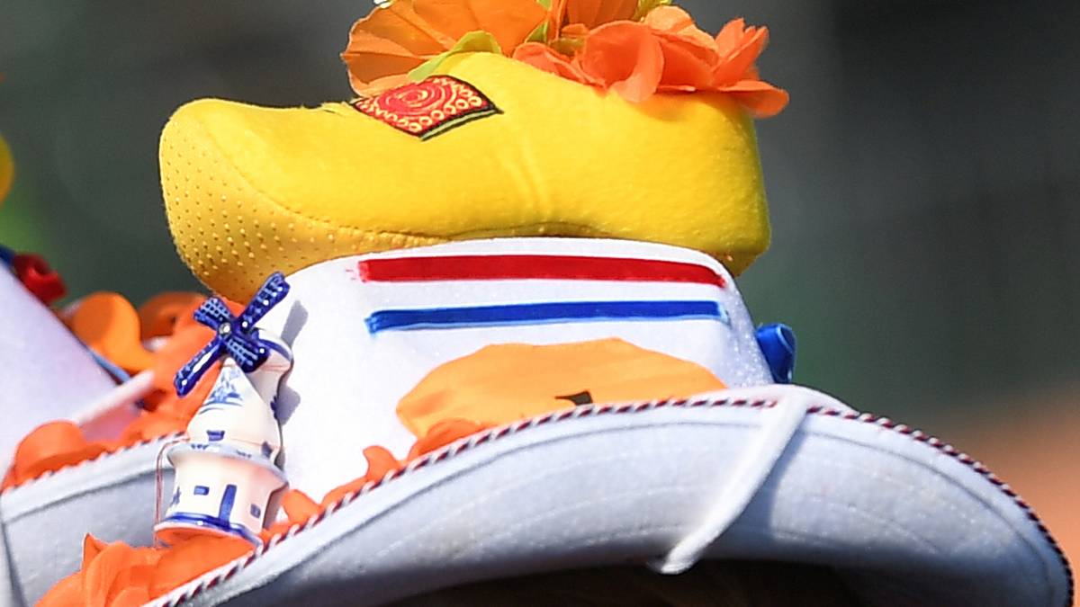 Wie immer sehr kreativ feiern die holländischen Fans ihre Sportler