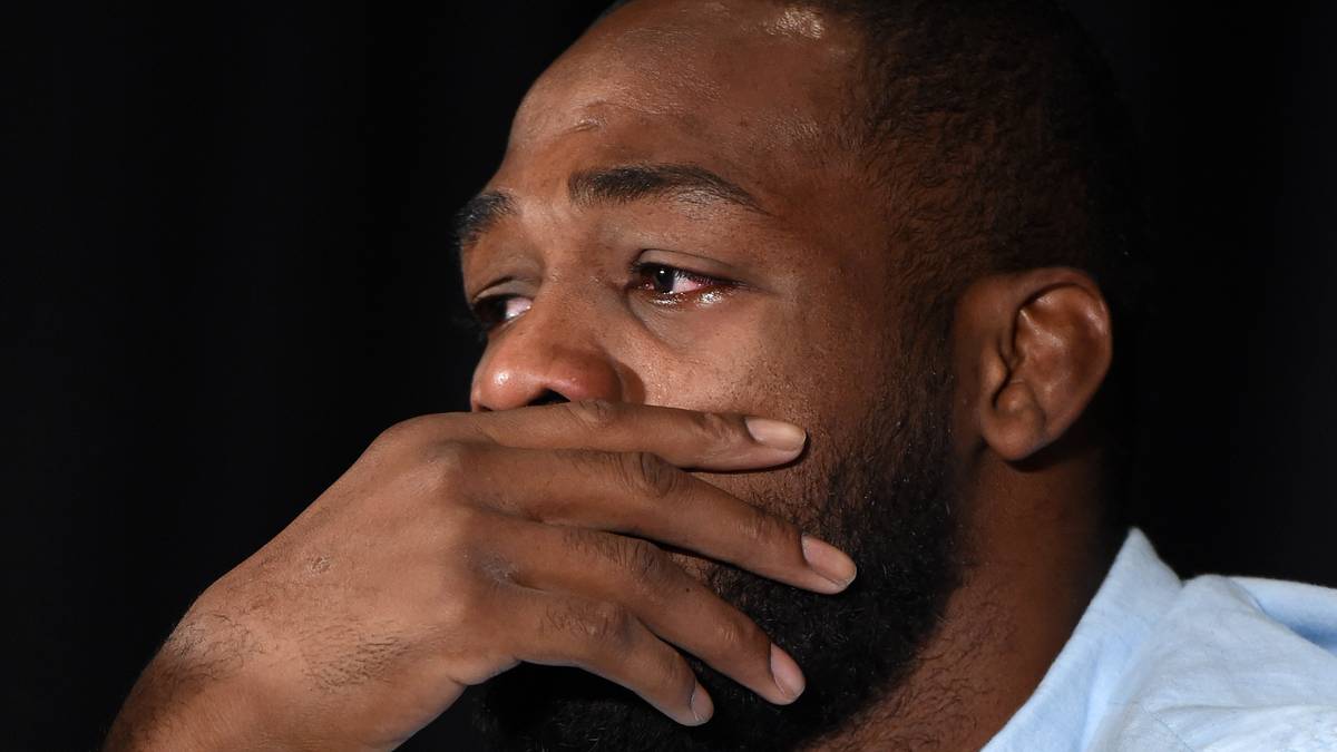 Vor dem Karriere-Ruin stand Jones, als er 2016 und 2017 dreimal durch Dopingtests fiel. Als Wiederholungstäter drohte ihm schließlich eine vierjährige Sperre, zu seinem Glück glaubten ihm die Dopingjäger, dass er unabsichtlich kontaminierte Produkte einnahm, er kam mit einer einjährigen und einer 15-monatigen Sperre davon