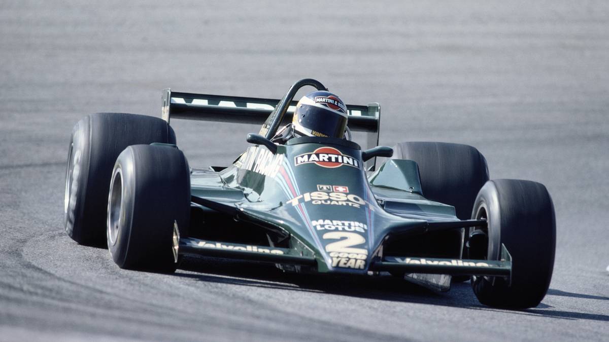 Der Argentinier CARLOS REUTEMANN fährt in 146 Rennen keinen einzigen Sieg ein, von daher ist die Freude bereits bei Podestplätzen riesig. Zu einem solchen fährt er in Italien 1980, von Startplatz 24 verbessert sich der Williams-Pilot auf Platz drei