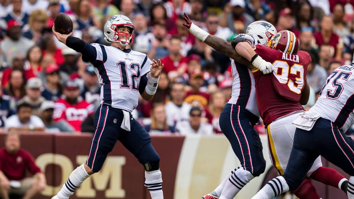 Im Spiel gegen die Washington Redskins gelingt Tom Brady ein weiterer Meilenstein. Der 42-Jährige bringt 28 Pässe für 348 Yards und drei Touchdowns an den Mann