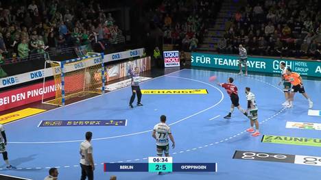 Bundesliga-Rekordtorjäger Hans Lindberg knackt beim Spiel seiner Füchse Berlin den nächsten Meilenstein. Gegen Frisch Auf Göppingen gelingt ihm sein 3000. Tor.