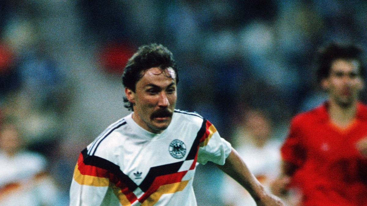 Außerdem spielte er in Spanien für Espanyol Barcelona. Für die deutsche Nationalmannschaft war er unter anderem bei der Europameisterschaft 1988 im Einsatz. Im Jahr 2015 verstarb Wuttke an den Folgen einer Leberzirrhose