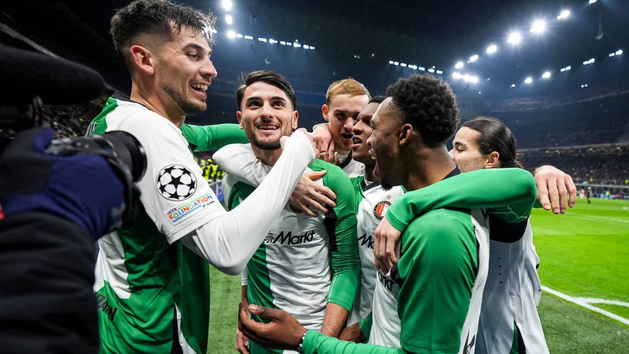 Feyenoord Rotterdam feiert den Einzug ins Achtelfinale der UEFA Champions League