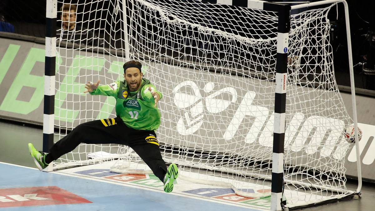 SILVIO HEINEVETTER: Durfte zum ersten Mal von Beginn an in den Kasten und machte seine Sache gut. Sammelte bis zur Pause acht Paraden bei einer 40-prozentigen Quote und hielt nach dem Seitenwechsel sechs weitere Bälle. Traf zudem zum Endstand ins verwaiste Tor der Serben - ein toller Berlin-Abschied für den Füchse-Keeper