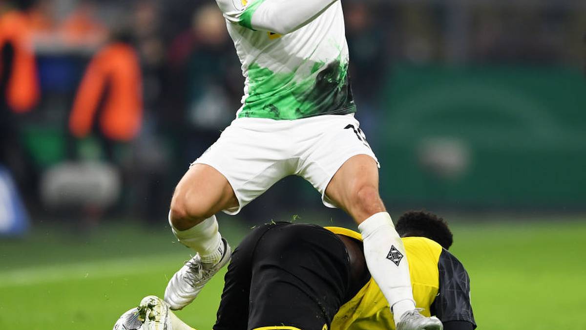 DAN-AXEL ZAGADOU: Startet unsicher, steigert sich dann. Aber wieder ein großer Patzer in der ersten Hälfte. Auch beim Tor mit einem Stellungsfehler. SPORT1-Note: 5