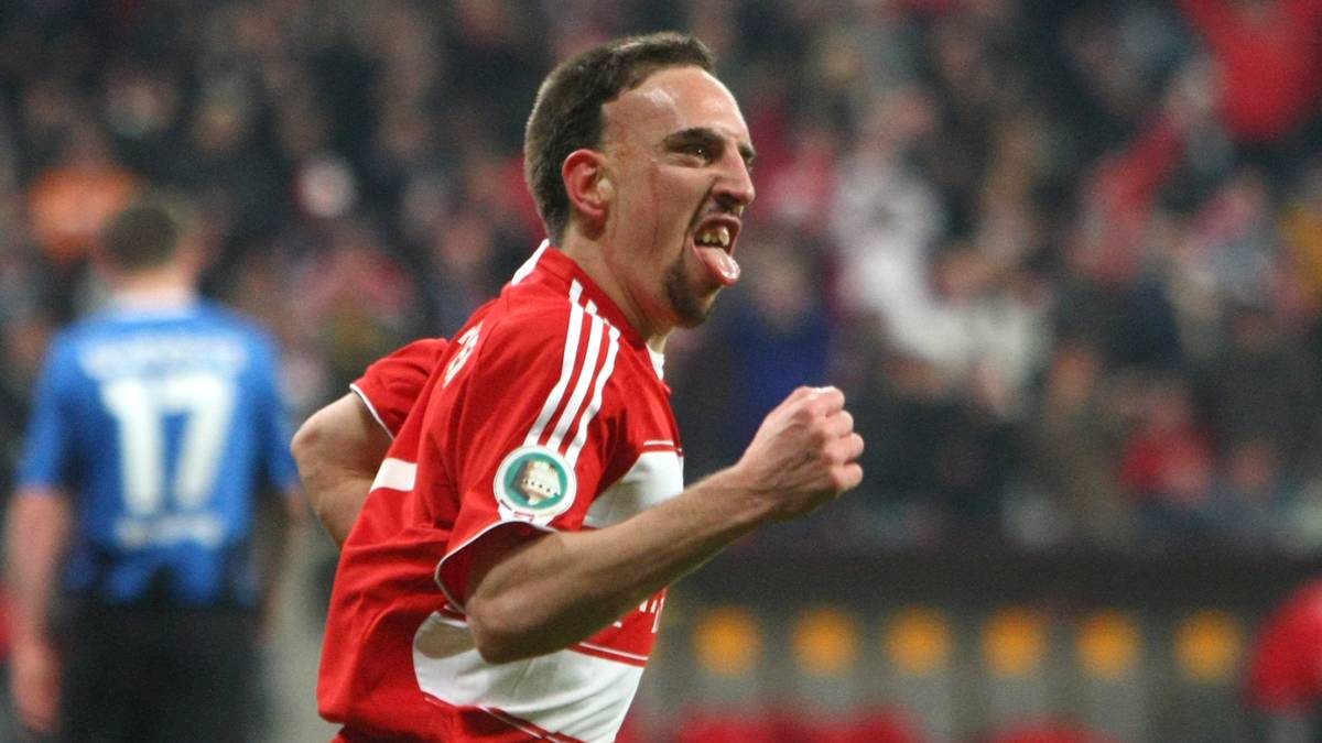 2008: FRANCK RIBÉRY: Der Franzose wirbelt 2007/2008 durch die Liga. Elf Tore steuert die Münchner Neuerwerbung zum erneuten FCB-Double bei