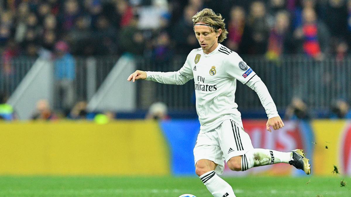 REAL MADRID: Eine Saison zum Vergessen war es für die Königlichen in sämtlichen Wettbewerben. Der dritte Platz in der Liga und das frühe Aus in Pokal und Champions League entspricht nicht den hohen Ansprüchen der erfolgsverwöhnten Spanier. Trotz des höchsten UEFA-Klubkoeffizienten aller Vereine finden sich die Madrilenen deshalb nur im zweiten Lostopf wieder