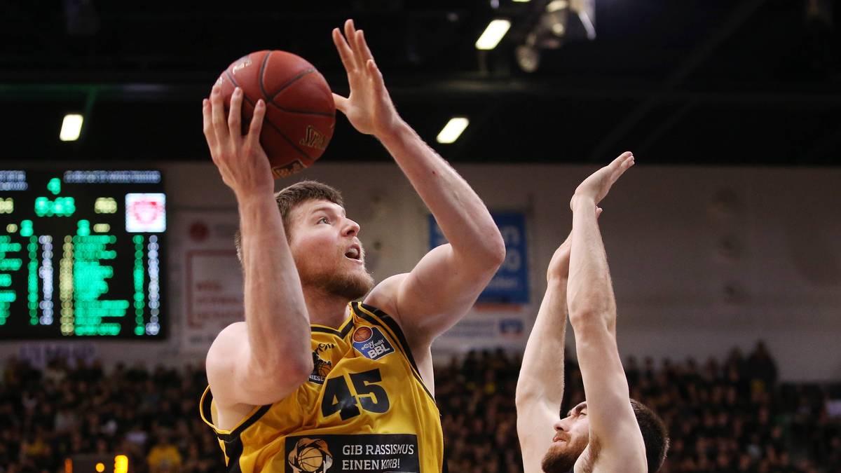 Jack Cooley kam vor der Saison von Unicaja Malaga nach Ludwigsburg und wurde auf Anhieb der wichtigste Spieler bei den Schwaben. Neben knapp 13 Punkten im Schnitt schnappte sich der Center auch noch sieben Rebounds pro Spiel. Vor allem defensiv ist der Amerikaner eine wichtige Stütze