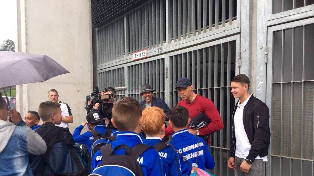 Auch die Kids holen sich Tipps vom Profi.