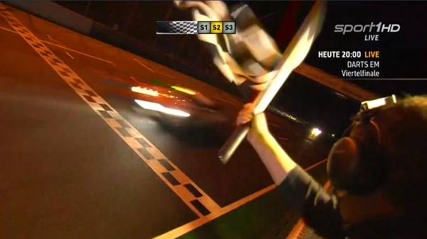 Aston Martin holt Sieg bei Nachtrennen-Premiere