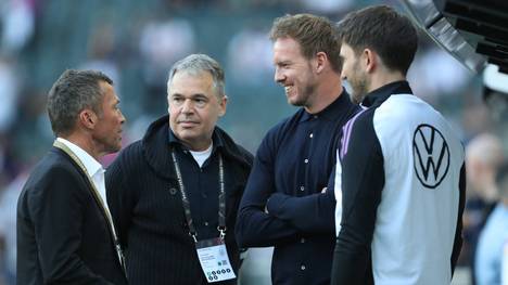 Der Bundestrainer muss nach Angaben des DFB-Geschäftsführers auch im Falle eines Achtelfinal-Ausscheidens bei der EM nicht um seinen Job fürchten.