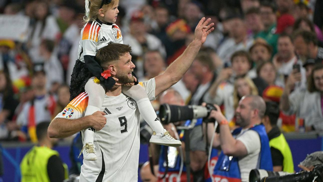 Emotional! Füllkrug feiert mit Tochter