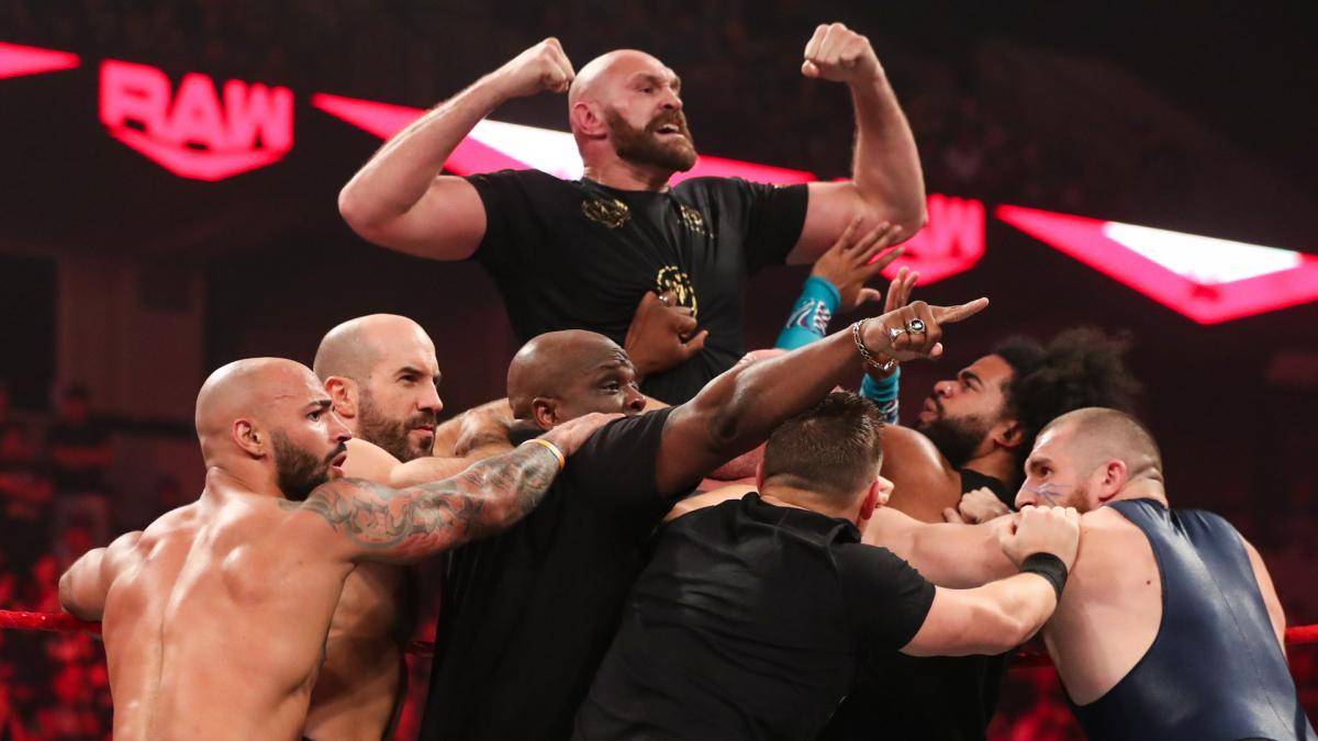 Furys nächster Streich: Er taucht in der Wrestling-Liga WWE auf und legt sich dort in einem inszenierten Segment mit Showkämpfer Braun Strowman an