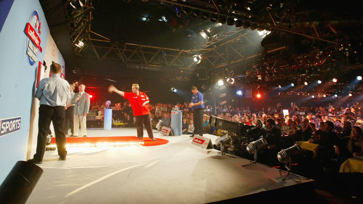 PLATZ 2: PHIL TAYLOR vs. KEVIN PAINTER (2004) - Manchmal ist die Dramatik eines Matches aber eben doch noch etwas wichtiger als das reine Scoring. Das WM-Finale 2004 zwischen Phil Taylor und Kevin Painter ist das beste Beispiel
