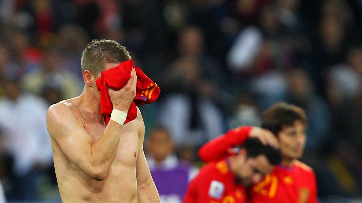 Bei der WM 2010 in Südafrika reicht es ebenfalls nicht zum Titel: Im Halbfinale scheitern Schweinsteiger Co. erneut an Spanien