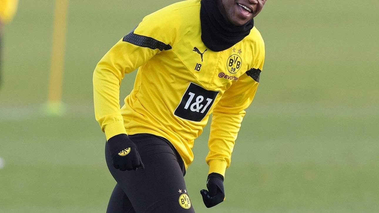 Angebot angenommen: Moukoko bleibt in Dortmund