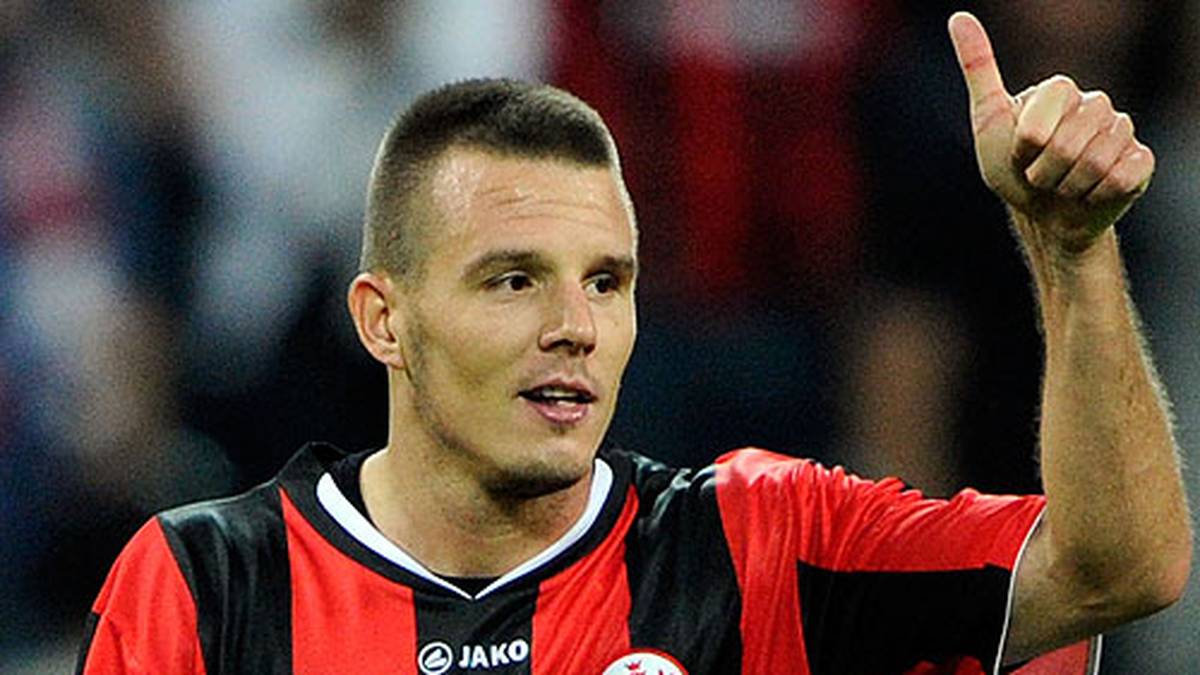 Denn auch Alex Meier netzt ganze 17 mal ein und schießt Eintracht Frankfurt so zurück in die Bundesliga