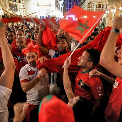 Nach dem Einzug Marokkos ins Achtelfinale der Fußball-WM in Katar nach dem 2:1-Sieg über Kanada haben marokkanische Fans erneut für Krawalle gesorgt.
