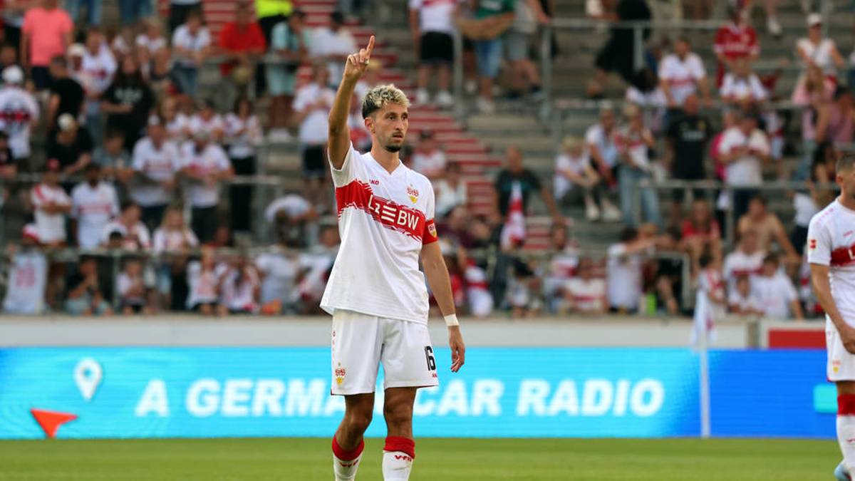 VfB Stuttgart: Atakan Karazor wird auch in der neuen Saison VfB-Kapitän bleiben. Seit 2019 trägt  der 28-Jährige das VfB-Trikot und durfte in der vergangenen Saison erstmals als Kapitän auflaufen. 