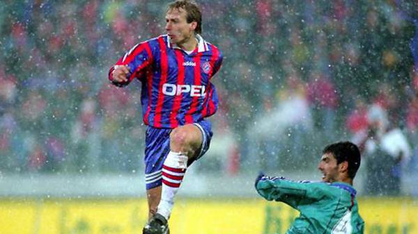 1996 waren Jürgen Klinsmann (oben) und Pep Guardiola noch Spieler, heute sind sie die Trainer ihrer Teams. Sport1.de zeigt die besten Bilder von den Duellen der Bayern mit Barcelona