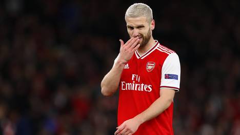Als spektakulärer Ersatz für Ozon Kabak wechselt Shkodran Mustafi vom FC Arsenal zu Schalke 04. Die Frage ist: Warum tut sich der Weltmeister das an?