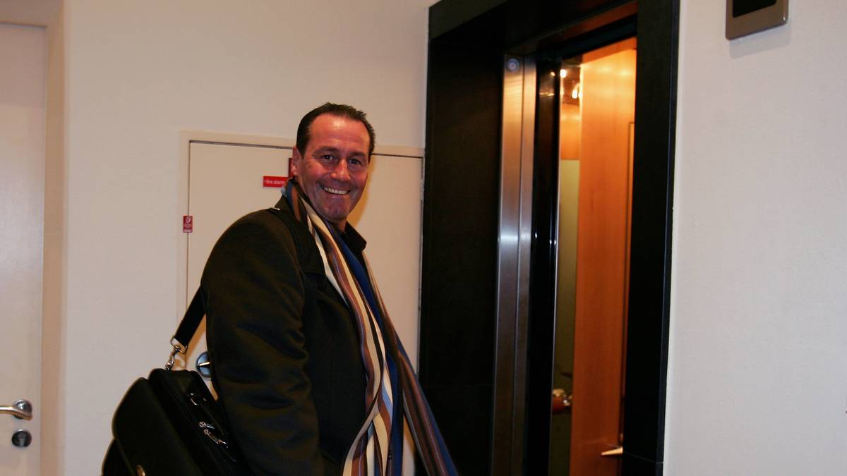 PUNKTESCHNITT 1,85: Huub Stevens (02.02.2007 bis 30.06.2008 - 45 Spiele): Schalkes Jahrhunderttrainer Huub Stevens muss den HSV vor dem Abstieg retten. Das gelingt ihm in beeindruckender Manier. Von Platz 18 führt er die Hamburger noch auf Rang sieben