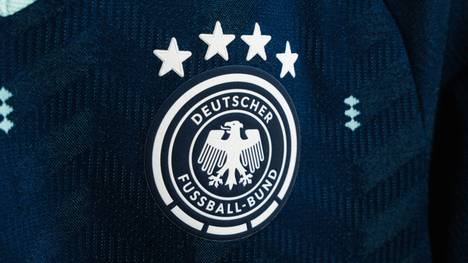 Adidas präsentiert das neue Auswärtstrikot der deutschen Nationalmannschaft. Mit dem Dress soll bei der WM 2026 der fünfte Titel her.