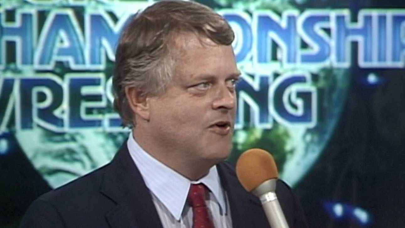 Jim Crockett Jr. bei seiner TV-Show "World Championship Wrestling" - später Namensgeber der Nachfolgeliga