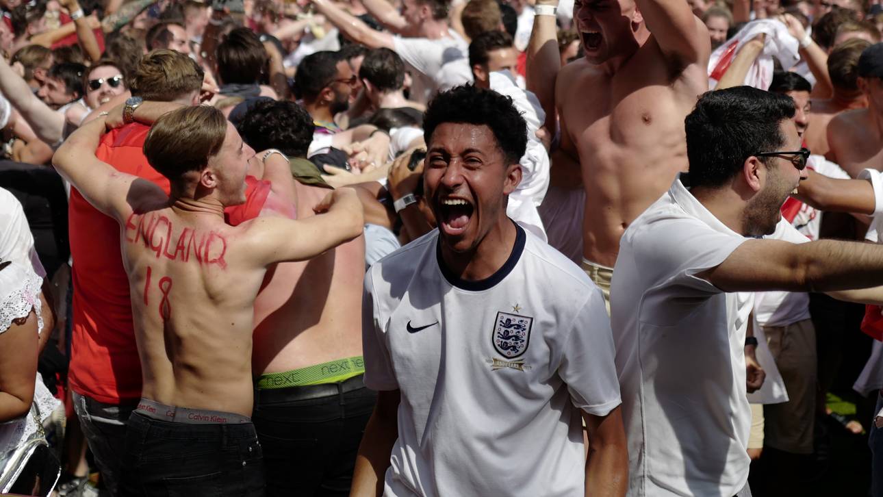England-Fans nach Sieg in Ekstase