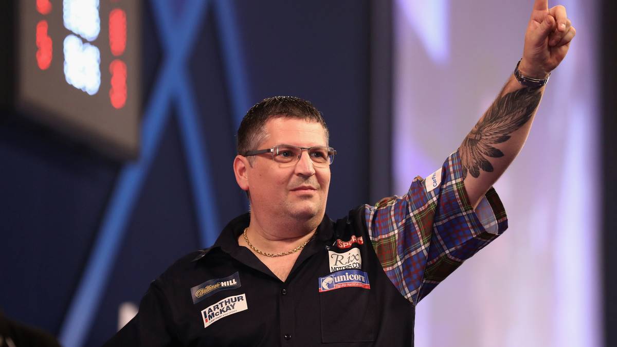 PLATZ 2 - GARY ANDERSON (PDC Order of Merit: 4): Die Finalniederlage beim Grand Slam gegen Darts-Rüpel Gerwyn Price kam überraschend und war vor allem der mentalen Schwäche Andersons geschuldet. Ansonsten spielt der "Flying Scotsman" eine starke Saison und triumphierte unter anderem beim World Matchplay und in der Champions League. Nun soll bei der WM die dritte Krönung erfolgen. Ein Halbfinal-Duell mit van Gerwen ist zu erwarten.