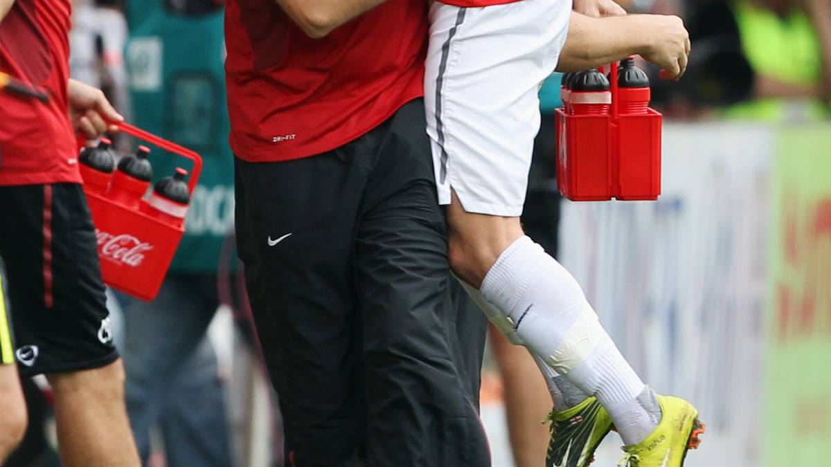 In der folgenden Saison sollte es noch besser laufen. Die Mainzer rocken die Liga, bekommen den Spitznamen "Bruchweg-Boys". Lewis Holtby (r.), Andre Schürrle und Co. mischen bis zum Ende ganz oben mit, schließen die Spielzeit mit 58 Punkten auf Platz 5 ab. 