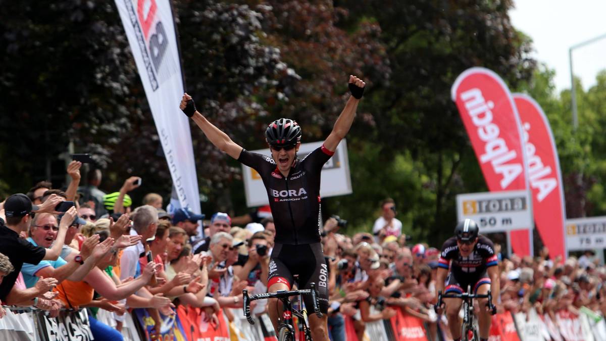 Buchmann gilt als herausragendes Talent und reist überraschend als Deutscher Meister an. Die Tour wird seine erste dreiwöchige Rundfahrt, das wird dem 22-Jährigen zu schaffen machen. Zudem ist Buchmann trotz der körperlichen Voraussetzungen (1,81 Meter, 62 Kilogramm) nicht der Topfavorit unter den Kletterern - aber das waren andere, wie zum Beispiel der Sieger von 2012, Thomas Voeckler (Frankreich), auch nicht