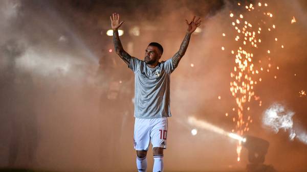 Brazil's national football team captain Dani Alves, waves to supporters during his official presentation in his new team Sao Paulo FC, at Morumbi stadium in Sao Paulo, Brazil, on August 6, 2019. (Photo by NELSON ALMEIDA / AFP)        (Photo credit should read NELSON ALMEIDA/AFP/Getty Images)