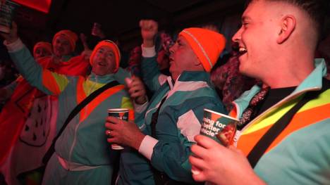 Rocket Man statt Kölsche Jung? Nicht mit den deutschen Fans aus der Domstadt. Wir haben die Gruppe aus Köln gefunden, die Florian Hempel bei seinem Pannen-Walk On geholfen hat.