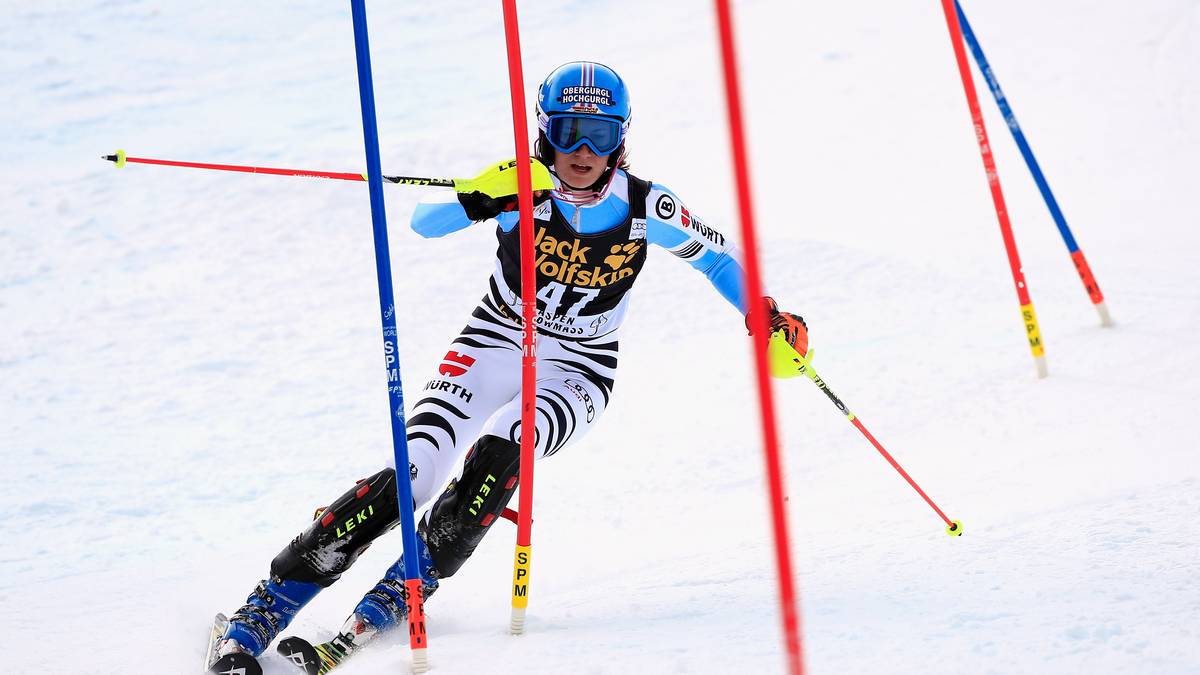 Seit 2012 sind Dopfer und Dürr ein paar. Die Einser-Abiturientin hat bereits einen Weltcupsieg auf dem Konto, schafft in dieser Saison aber die WM-Quali nicht. In einem Ausscheidungswettkampf setzt sich die Tochter eines Skirennläufers und Windsurfers Peter Dürr durch - und darf nach Vail. Disziplinen: Slalom, Riesenslalom, Super-Kombination