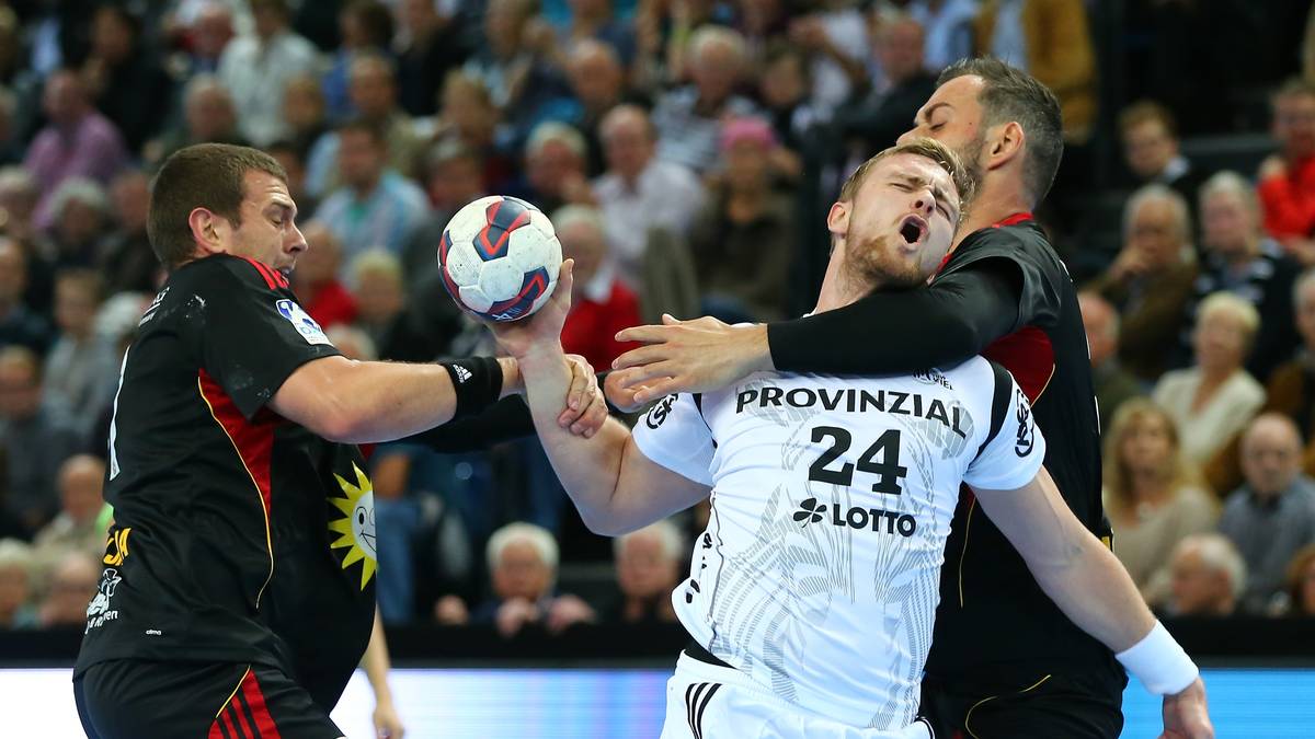 Einen unschönen Start ins Jahr 2015 hat Handballer Aron Palmarsson in Reykjavik: Als er mit seinem Cousin in ein Taxi steigen will, wird der damalige Mittelmann der THW Kiel laut den "Kieler Nachrichten" niedergeschlagen